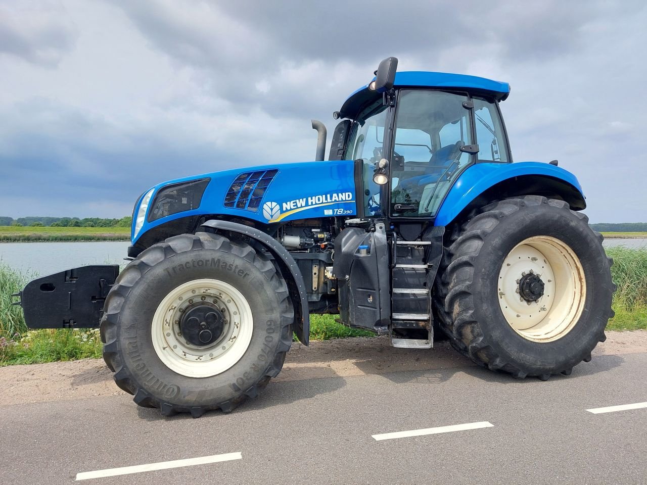 Traktor типа New Holland T8 390, Gebrauchtmaschine в Ouderkerk aan den IJssel (Фотография 3)