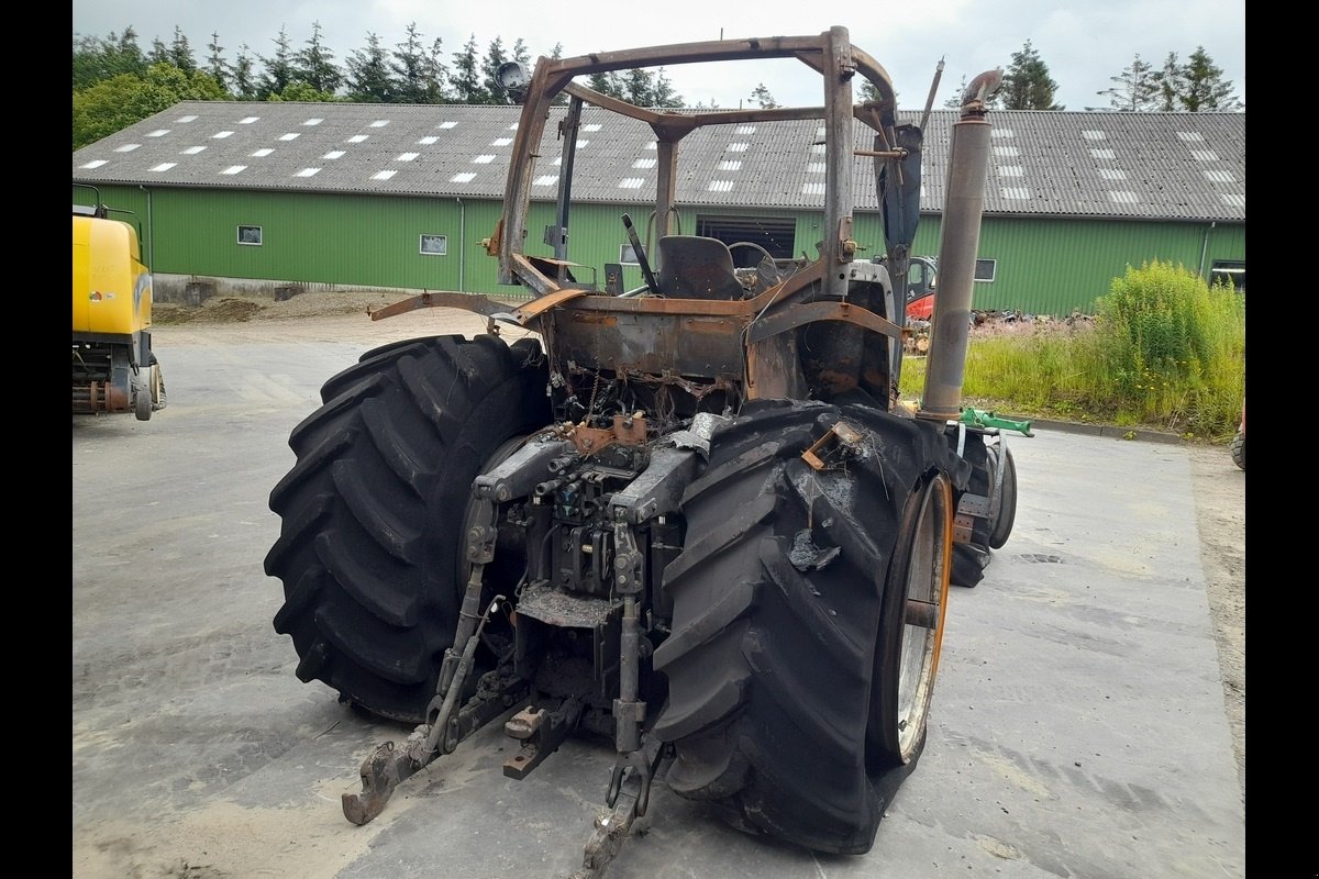 Traktor of the type New Holland T8040, Gebrauchtmaschine in Viborg (Picture 3)