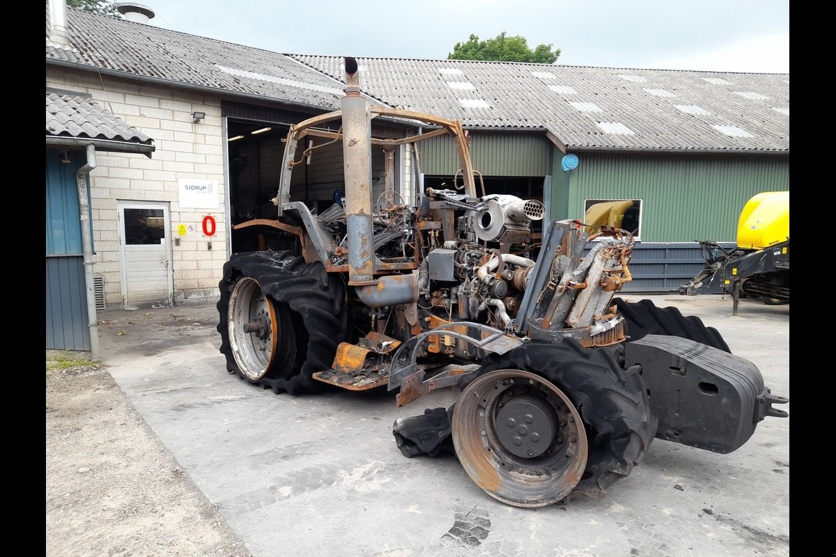 Traktor of the type New Holland T8040, Gebrauchtmaschine in Viborg (Picture 2)