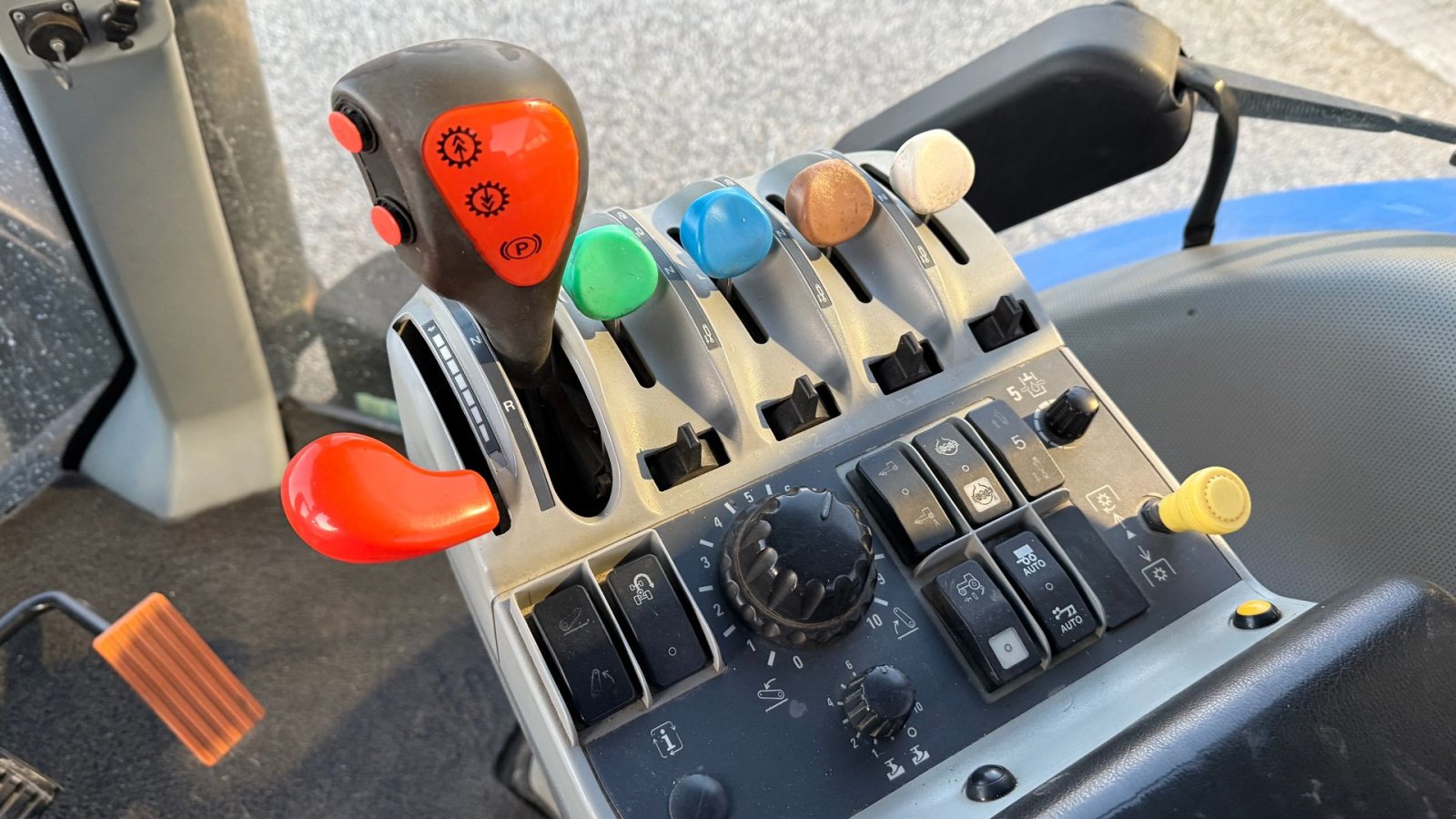 Traktor del tipo New Holland T8050, Gebrauchtmaschine en Hadsten (Imagen 15)