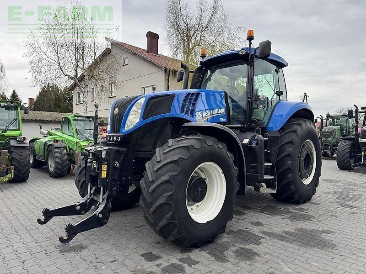 Traktor типа New Holland t8.330 ultra command, Gebrauchtmaschine в DAMAS?AWEK (Фотография 1)