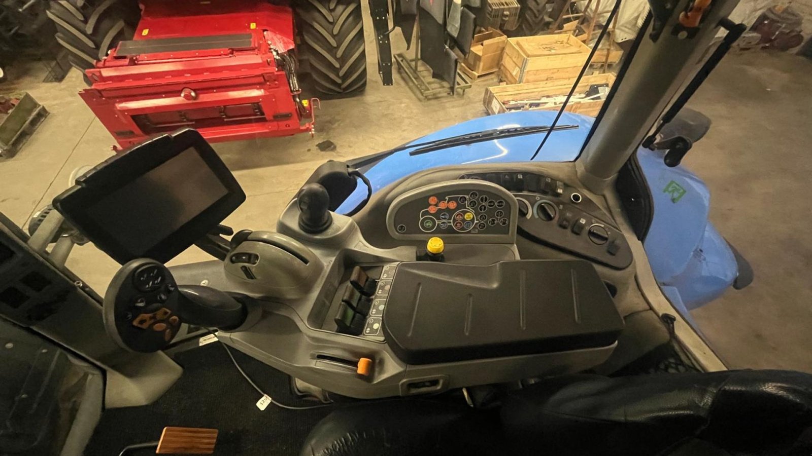 Traktor of the type New Holland T8.330, Gebrauchtmaschine in Horsens (Picture 11)