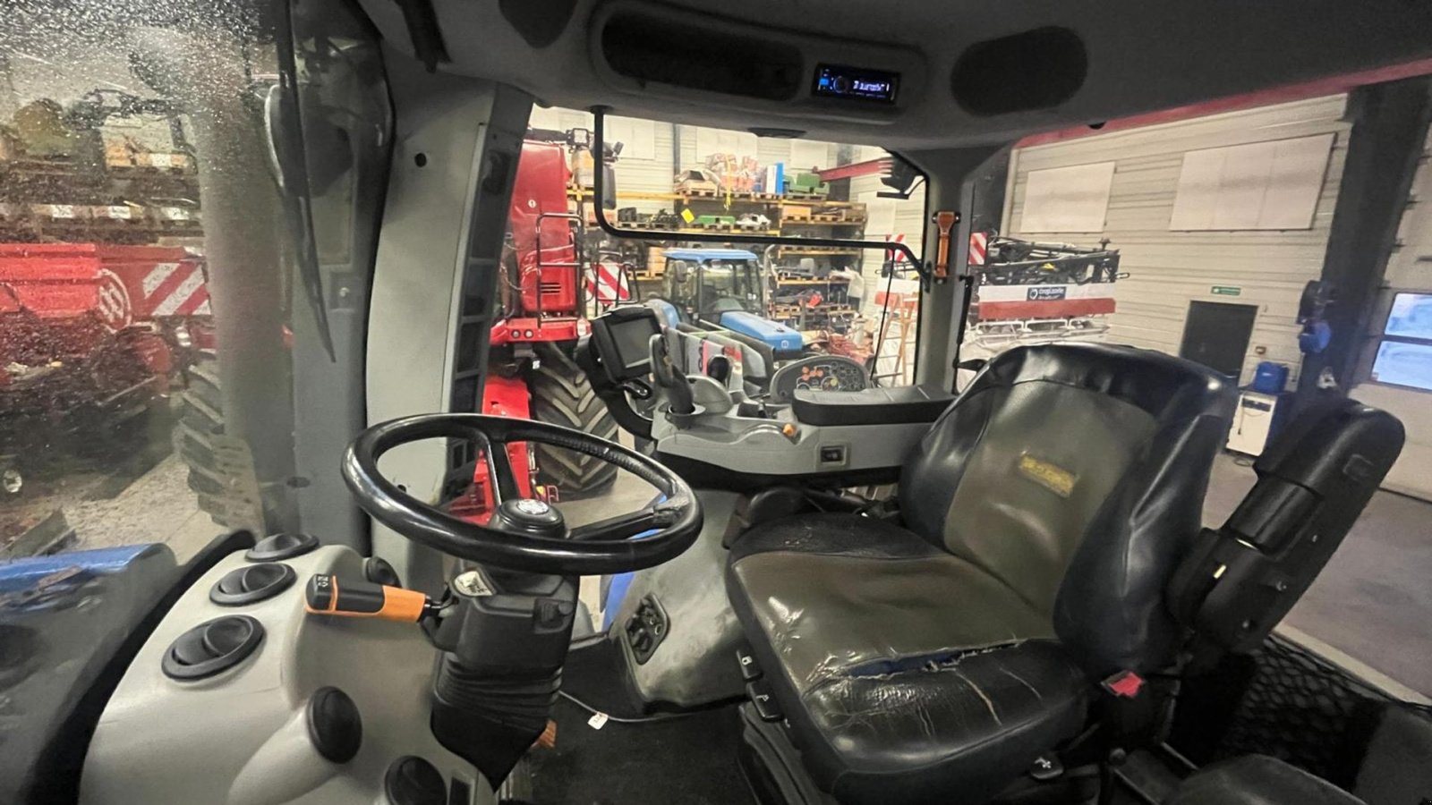 Traktor of the type New Holland T8.330, Gebrauchtmaschine in Horsens (Picture 9)