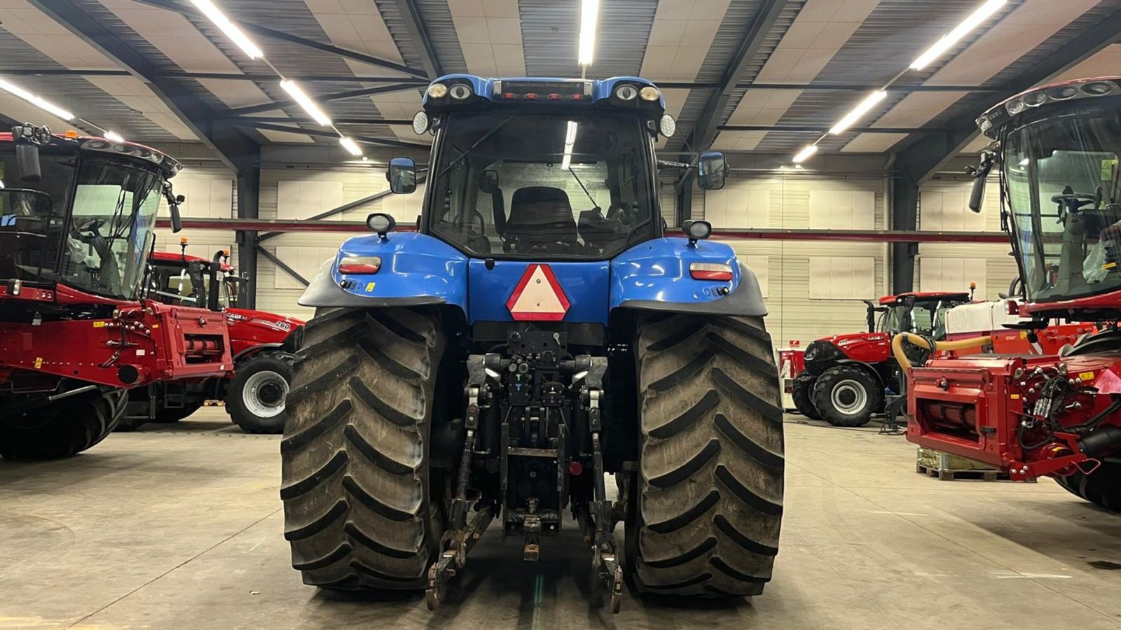 Traktor of the type New Holland T8.330, Gebrauchtmaschine in Horsens (Picture 4)