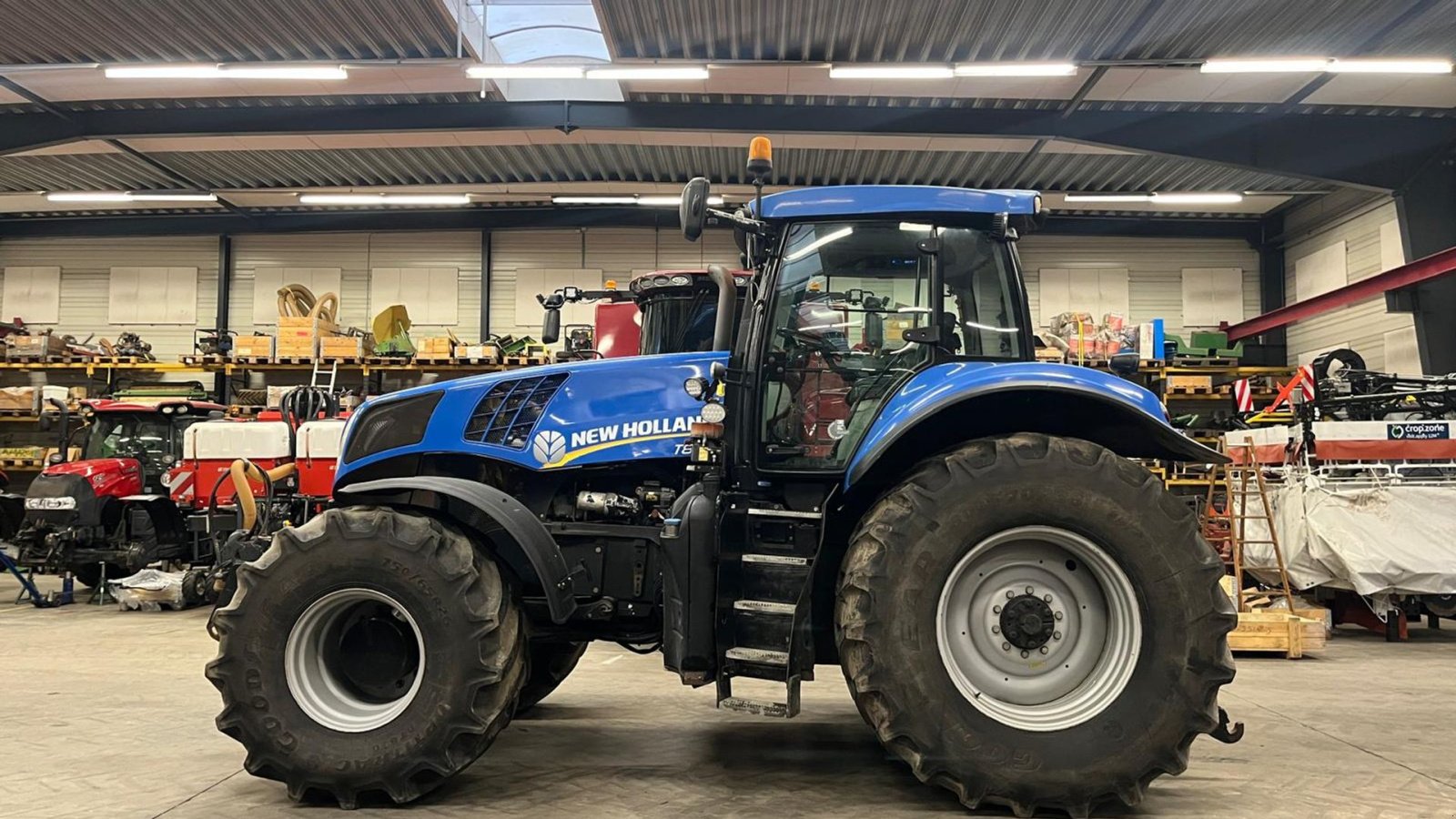 Traktor of the type New Holland T8.330, Gebrauchtmaschine in Horsens (Picture 1)