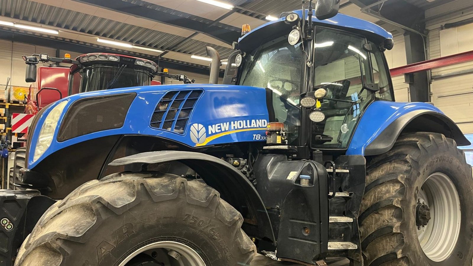 Traktor of the type New Holland T8.330, Gebrauchtmaschine in Horsens (Picture 5)