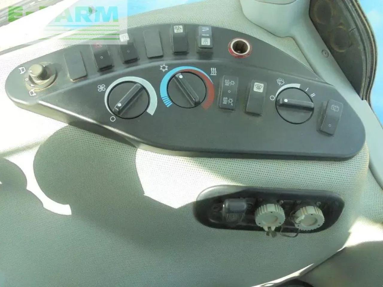 Traktor tip New Holland t8.330, Gebrauchtmaschine in Authon (Poză 10)