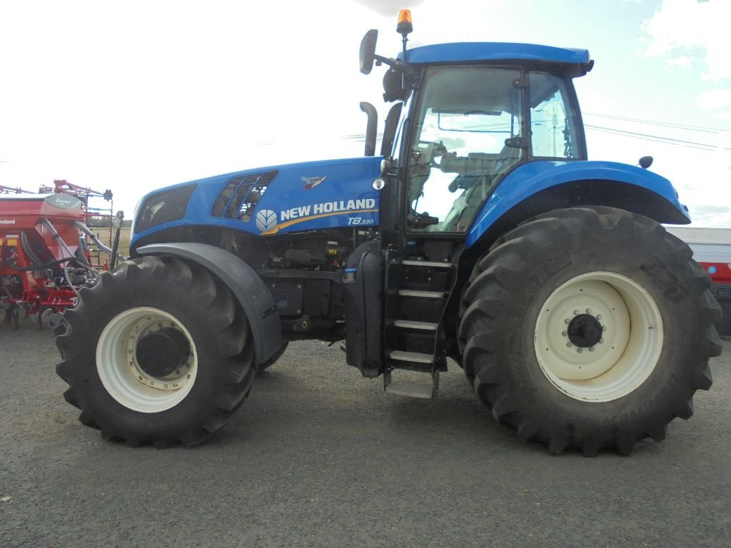 Traktor van het type New Holland T8.330, Gebrauchtmaschine in AUTHON (Foto 5)