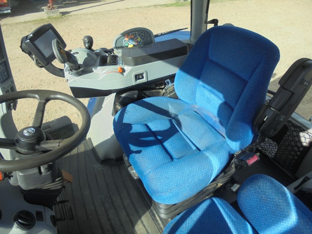 Traktor van het type New Holland T8.330, Gebrauchtmaschine in AUTHON (Foto 11)