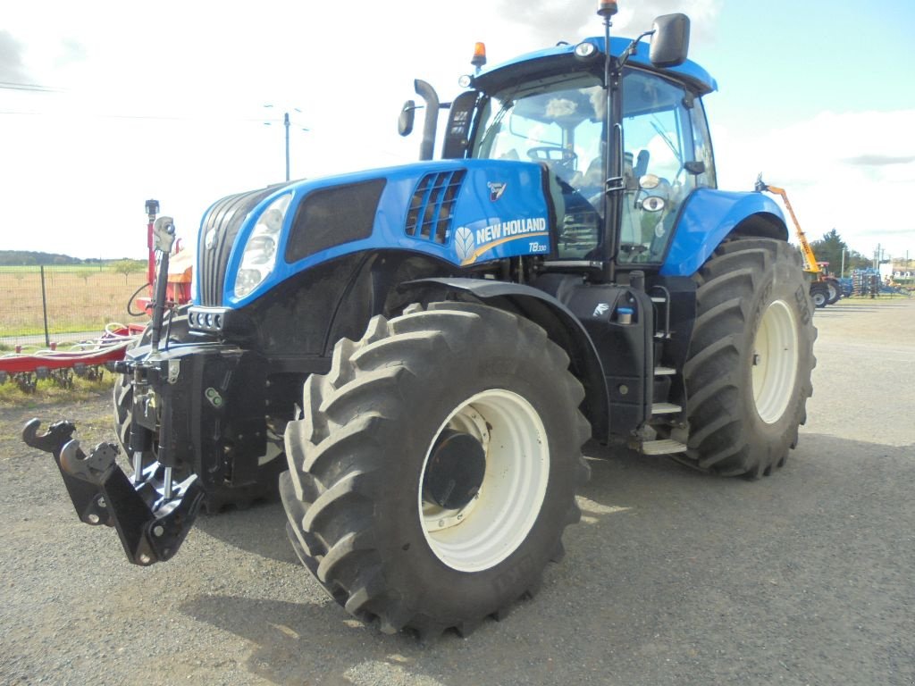 Traktor van het type New Holland T8.330, Gebrauchtmaschine in AUTHON (Foto 3)