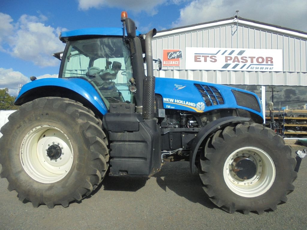 Traktor van het type New Holland T8.330, Gebrauchtmaschine in AUTHON (Foto 1)