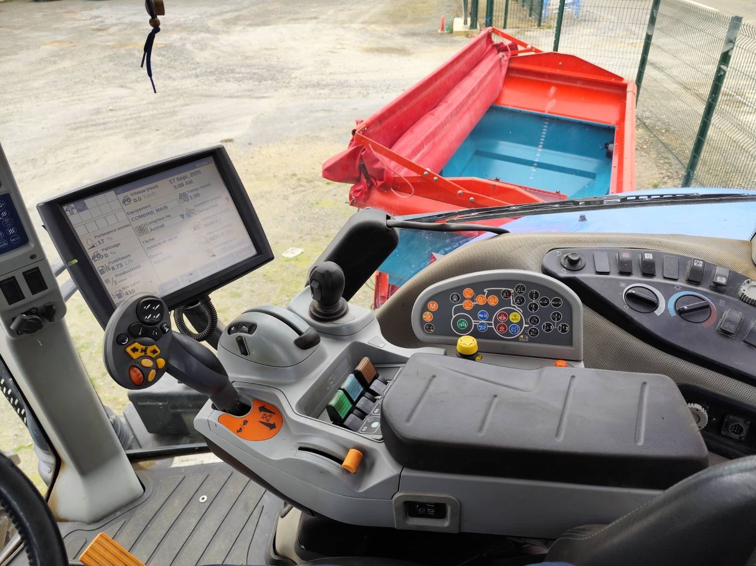 Traktor tipa New Holland T8.330AC, Gebrauchtmaschine u Le Horps (Slika 7)