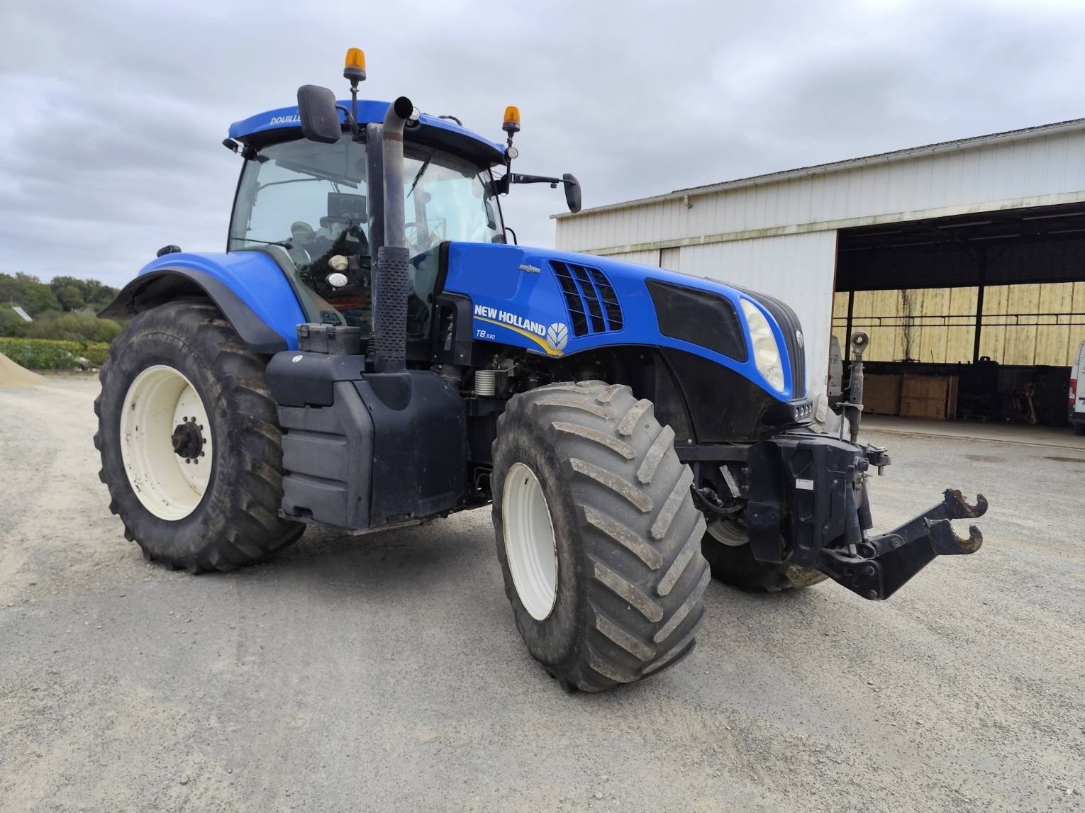 Traktor типа New Holland T8.330AC, Gebrauchtmaschine в Le Horps (Фотография 2)