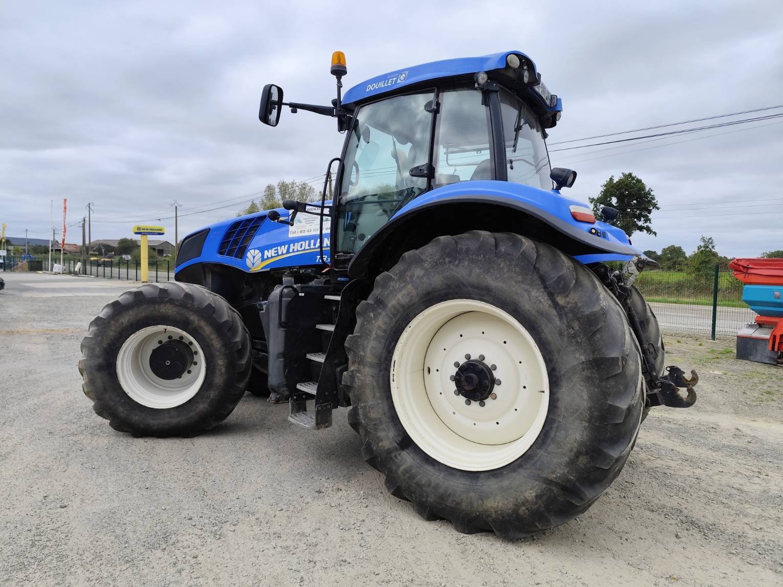 Traktor del tipo New Holland T8.330AC, Gebrauchtmaschine In Le Horps (Immagine 3)