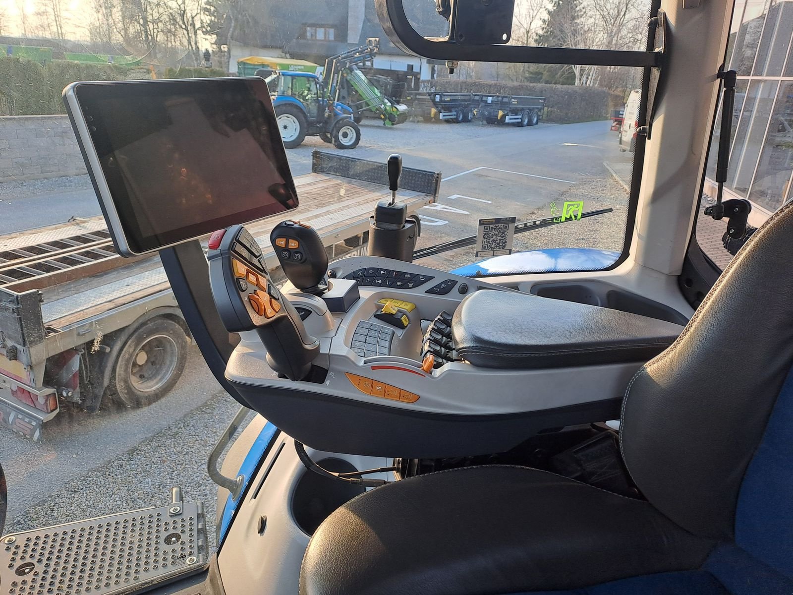 Traktor of the type New Holland T8.380 Genesis Auto Command, Gebrauchtmaschine in Burgkirchen (Picture 11)