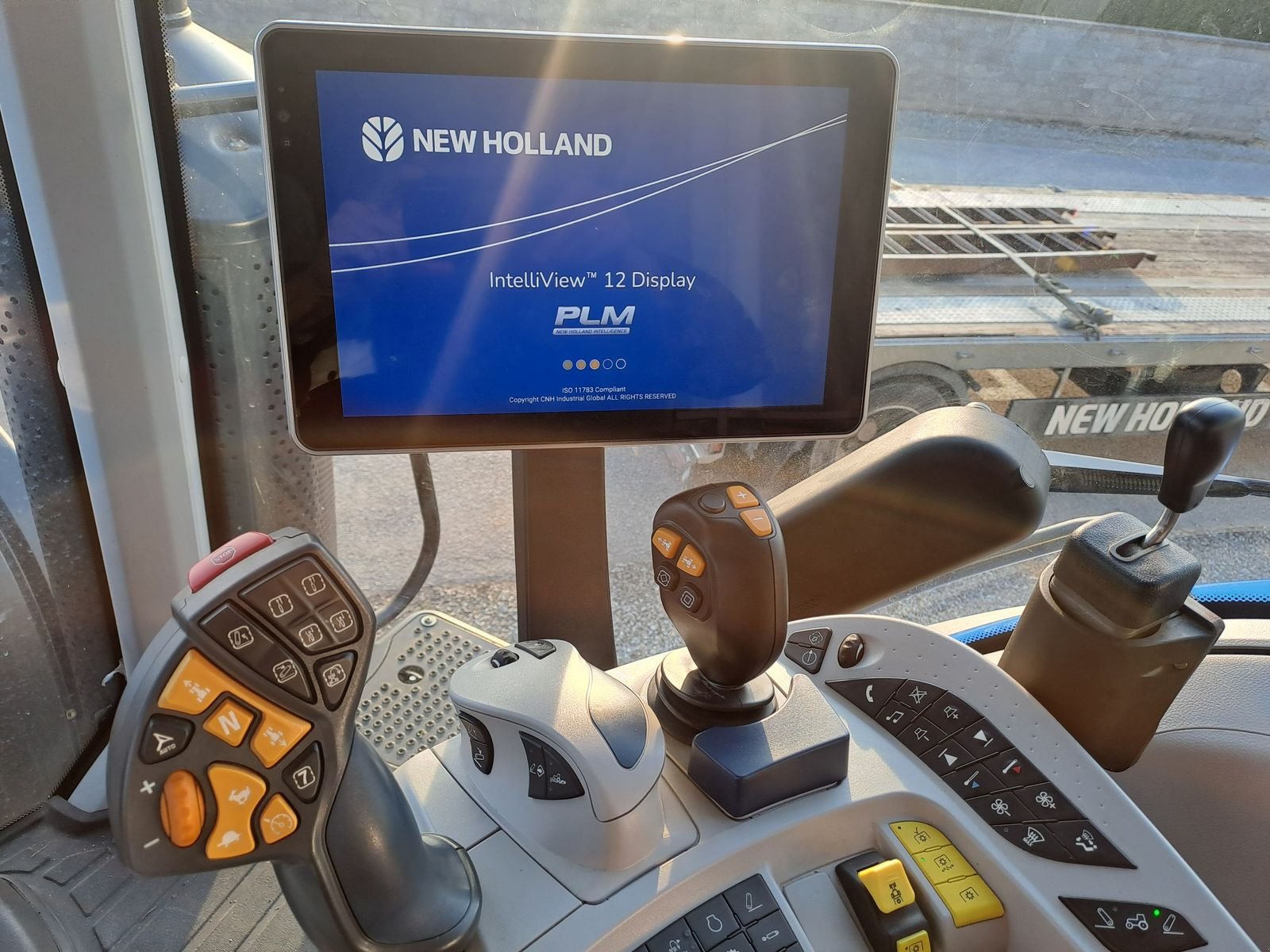 Traktor of the type New Holland T8.380 Genesis Auto Command, Gebrauchtmaschine in Burgkirchen (Picture 13)