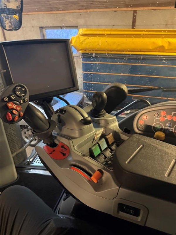 Traktor des Typs New Holland T8.410 Blue Power, Gebrauchtmaschine in Hadsten (Bild 9)