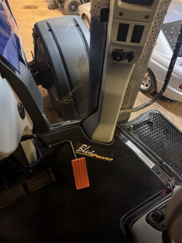 Traktor des Typs New Holland T8.410 Blue Power, Gebrauchtmaschine in Hadsten (Bild 8)