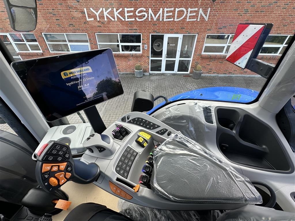 Traktor des Typs New Holland T8.410 PLMI UltraCommand, Gebrauchtmaschine in Gjerlev J. (Bild 17)