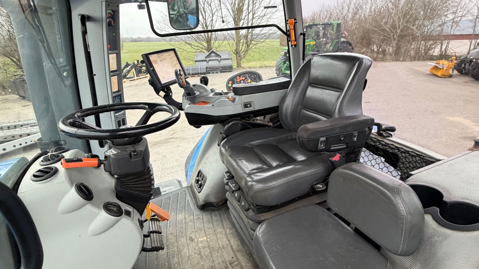 Traktor za tip New Holland T8.420 Auto Command KUN 4800 TIMER OG LUFTANLÆG!, Gebrauchtmaschine u Nørager (Slika 18)