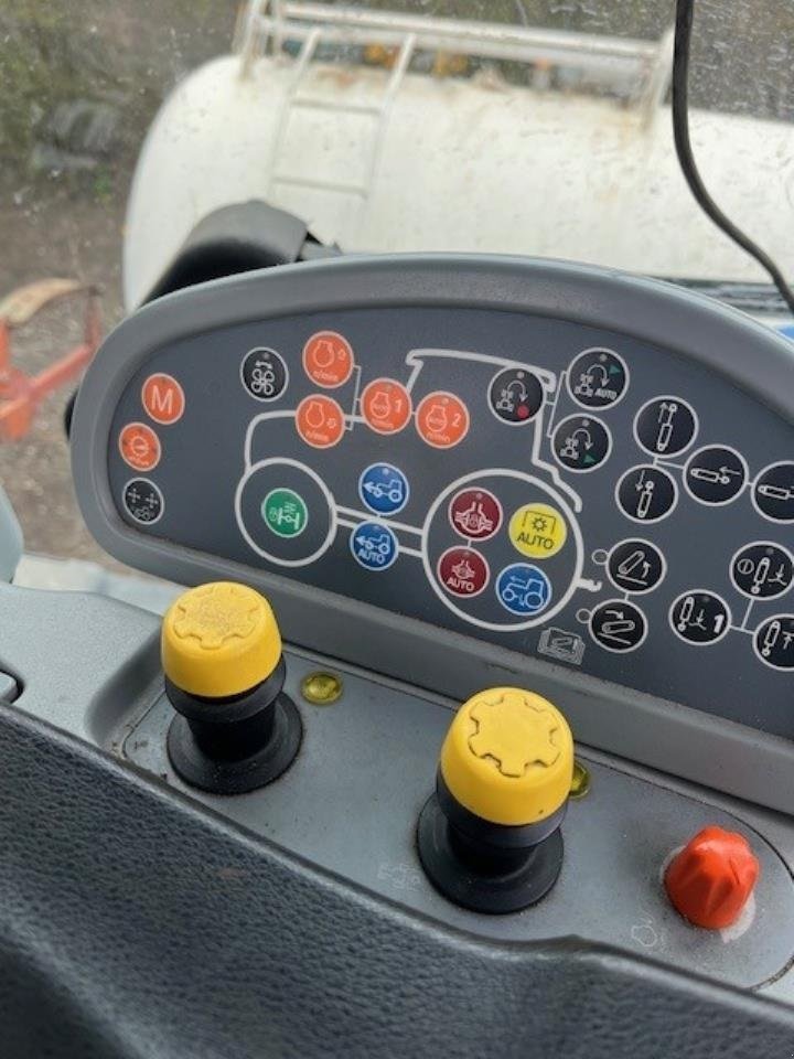 Traktor of the type New Holland T8.420, Gebrauchtmaschine in Maribo (Picture 6)