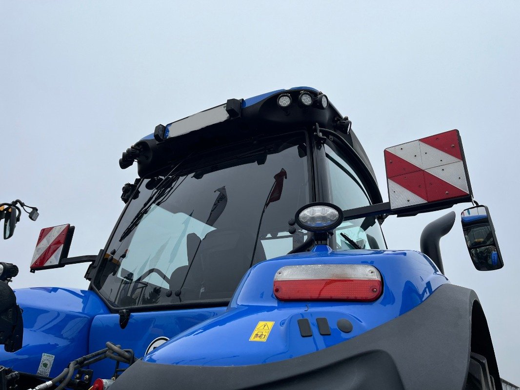Traktor des Typs New Holland T8.435 AC Stage 5, Vorführmaschine in Ebersbach (Bild 16)