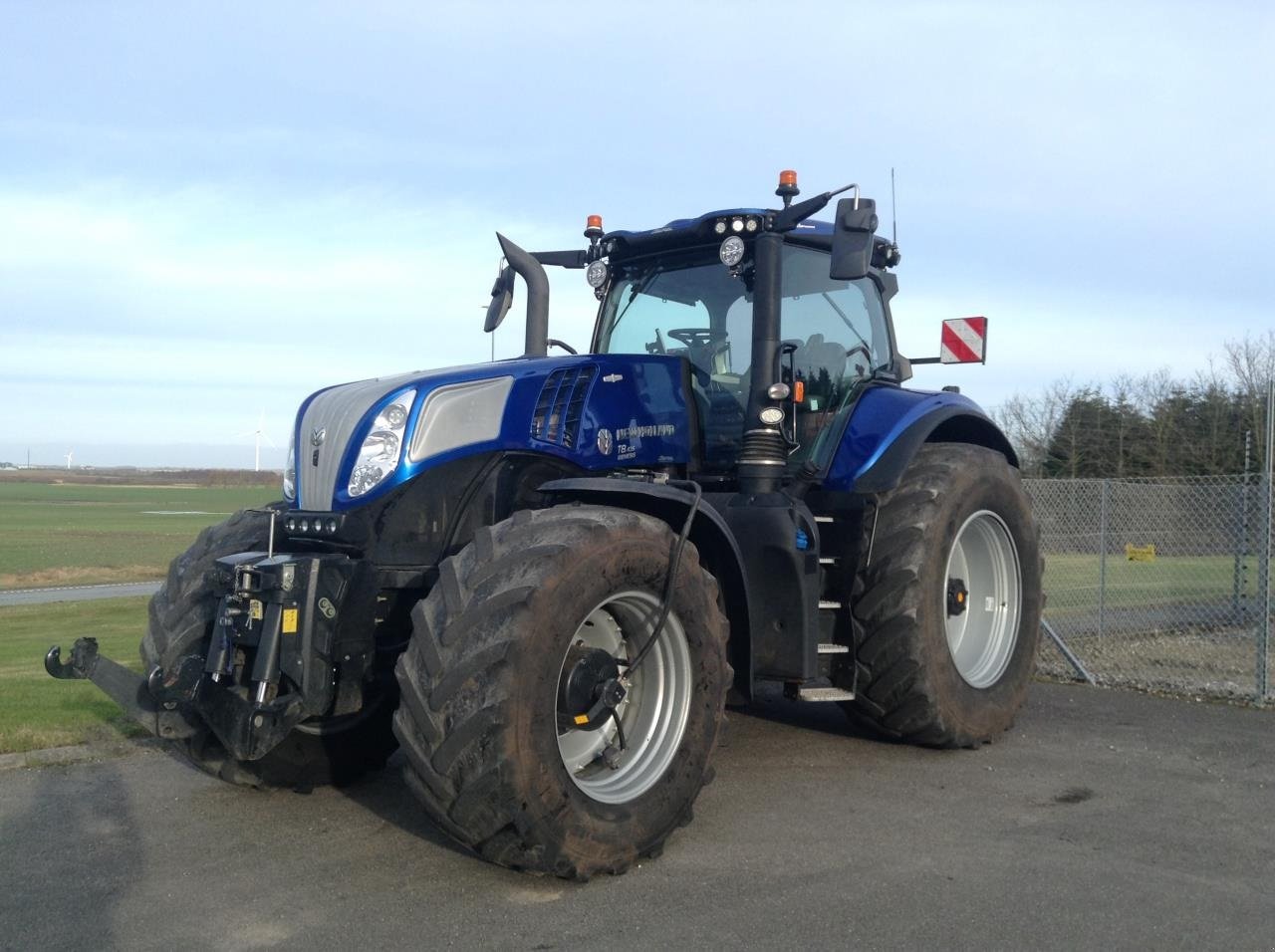 Traktor типа New Holland T8.435 PLMI AC Stage V, Gebrauchtmaschine в Farsø (Фотография 1)