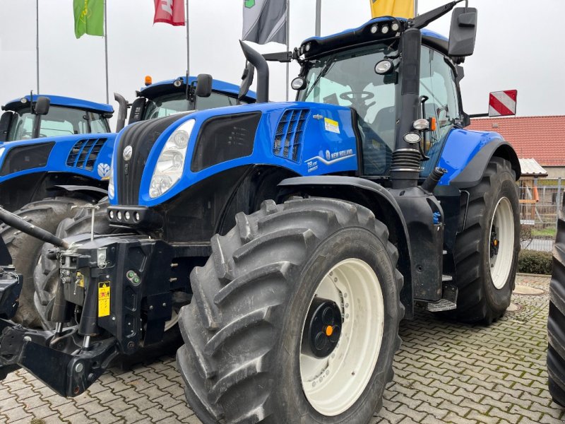 Traktor от тип New Holland T8.435 UC, Gebrauchtmaschine в Ebersbach
