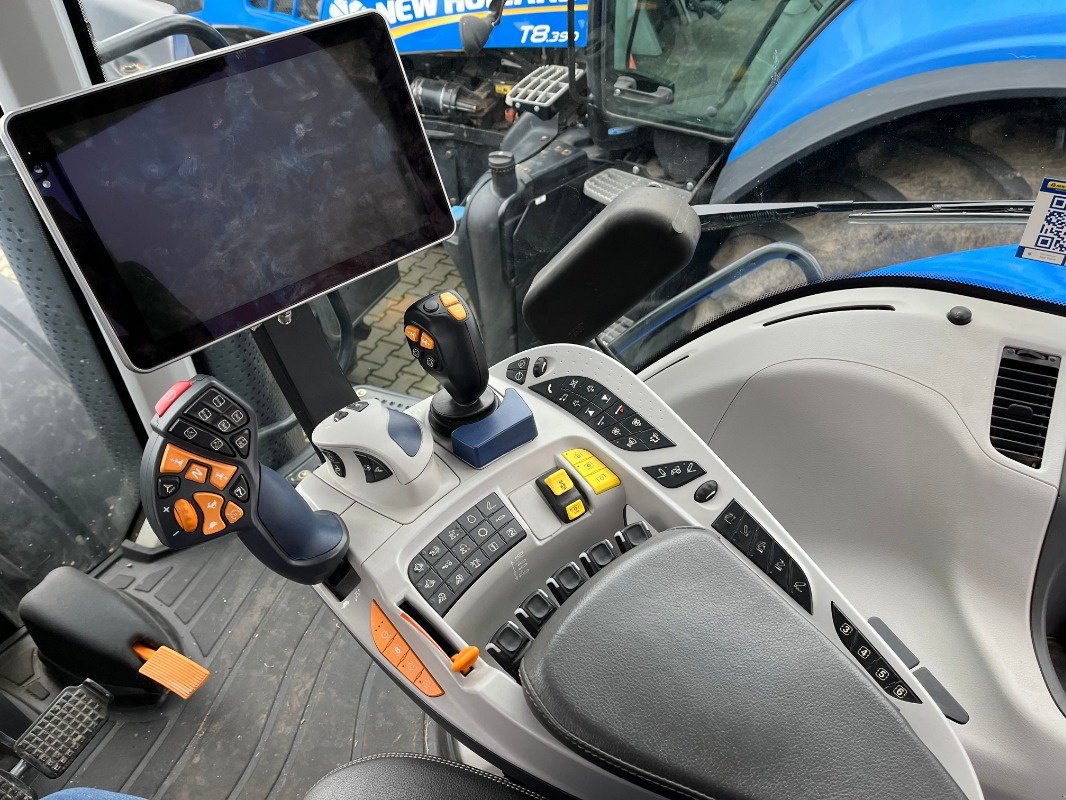 Traktor от тип New Holland T8.435 UC, Gebrauchtmaschine в Ebersbach (Снимка 10)