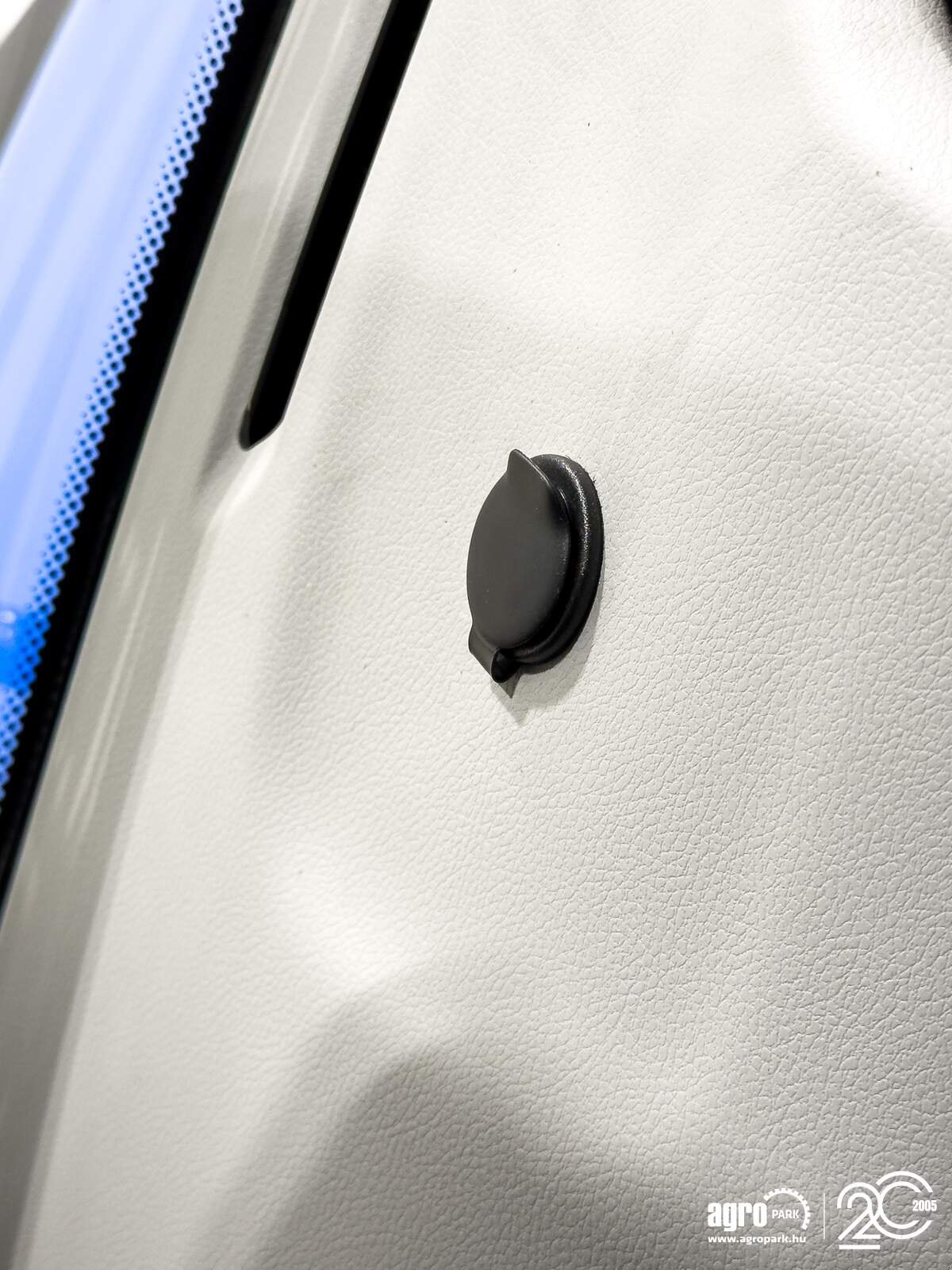 Traktor des Typs New Holland T8.435 Ultra Command 21/5 50 km/h, axle suspension, cab suspension, IntelliSteer, air brake, Michelin, 6 pair of SCVs, LED, Gebrauchtmaschine in Csengele (Bild 29)