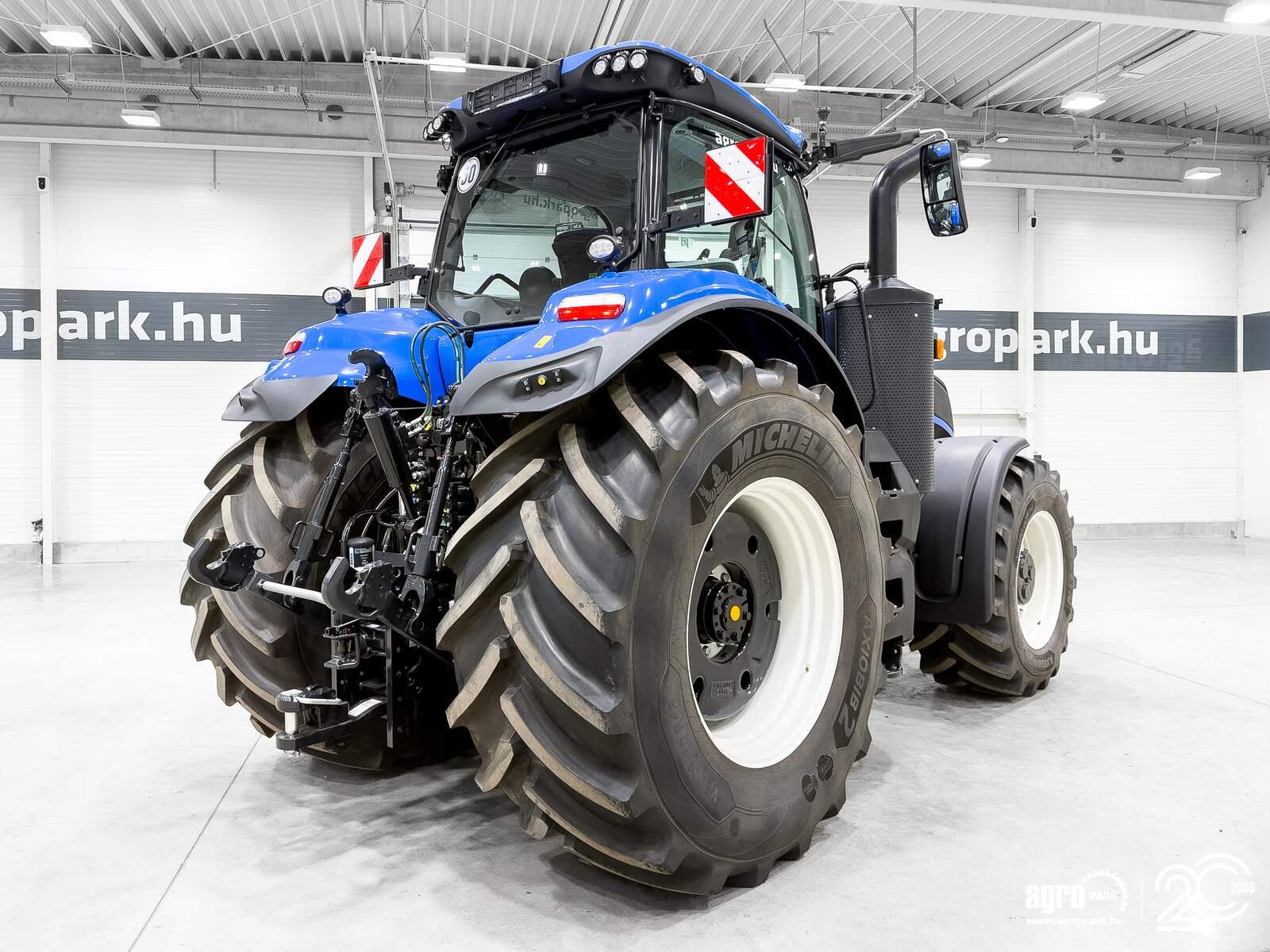 Traktor typu New Holland T8.435 Ultra Command 21/5 50 km/h, axle suspension, cab suspension, IntelliSteer, air brake, Michelin, 6 pair of SCVs, LED, Gebrauchtmaschine v Csengele (Obrázek 3)