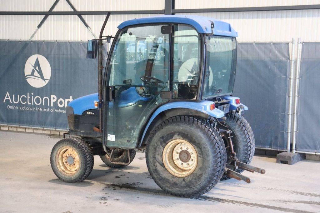 Traktor of the type New Holland TC27D, Gebrauchtmaschine in Antwerpen (Picture 3)