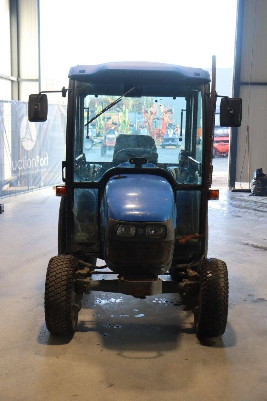 Traktor of the type New Holland TC27D, Gebrauchtmaschine in Antwerpen (Picture 9)