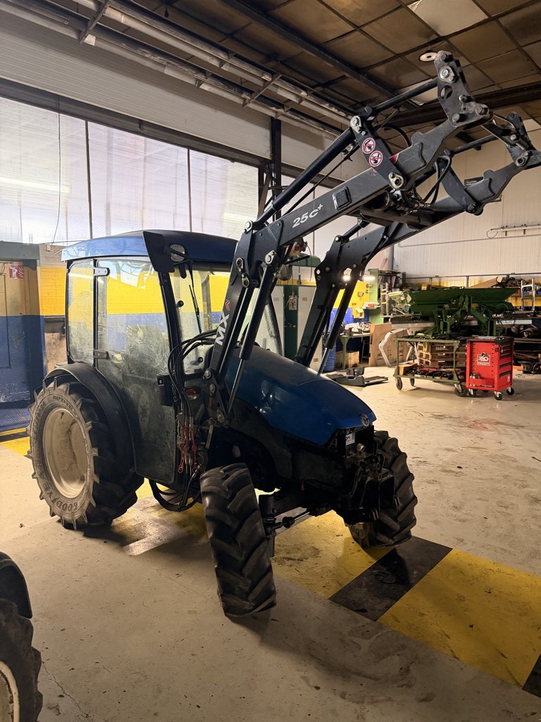 Traktor des Typs New Holland TCE 50, Gebrauchtmaschine in Chauvoncourt (Bild 2)
