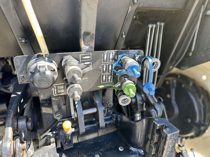 Traktor of the type New Holland TD 5040, Gebrauchtmaschine in St. Marienkirchen (Picture 7)