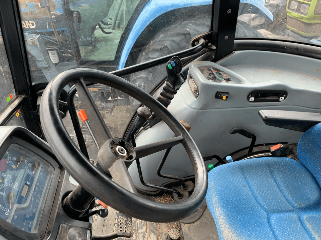 Traktor des Typs New Holland TD5040, Gebrauchtmaschine in TREMEUR (Bild 8)