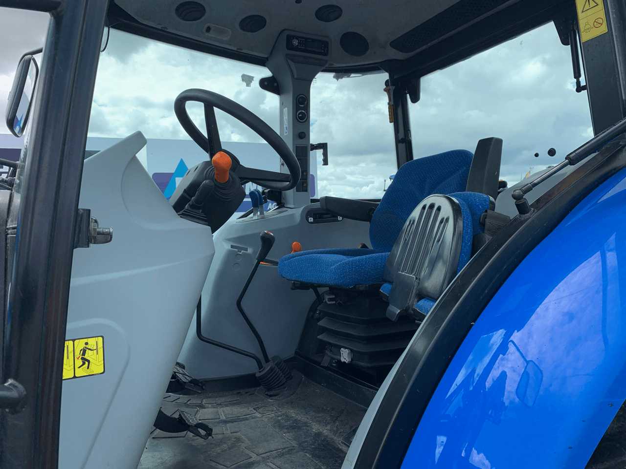 Traktor типа New Holland TD5.105, Gebrauchtmaschine в CONDE SUR VIRE (Фотография 2)