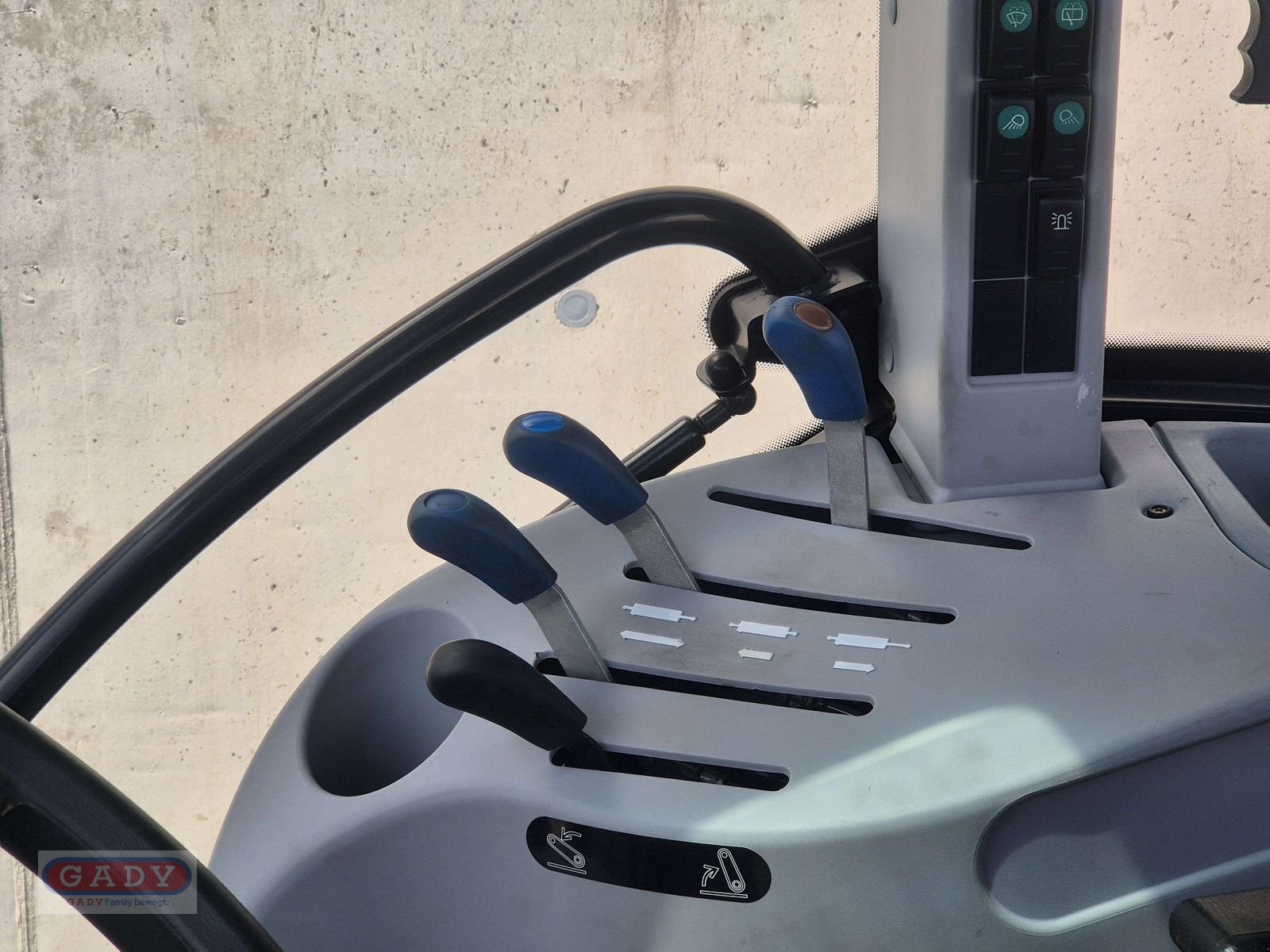 Traktor des Typs New Holland TD5.85 (Tier 4A), Gebrauchtmaschine in Lebring (Bild 8)