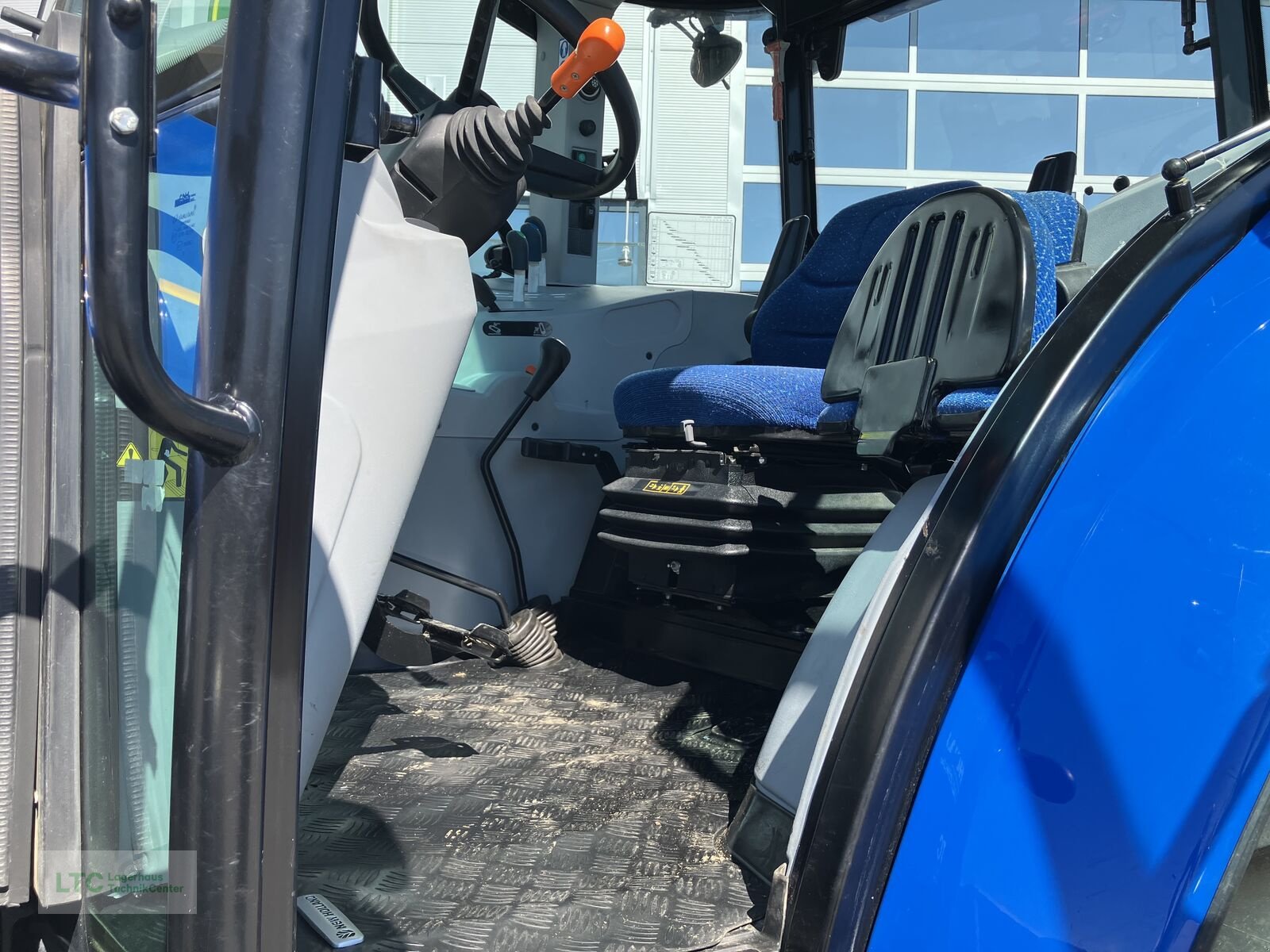 Traktor of the type New Holland TD5.85, Gebrauchtmaschine in Redlham (Picture 5)