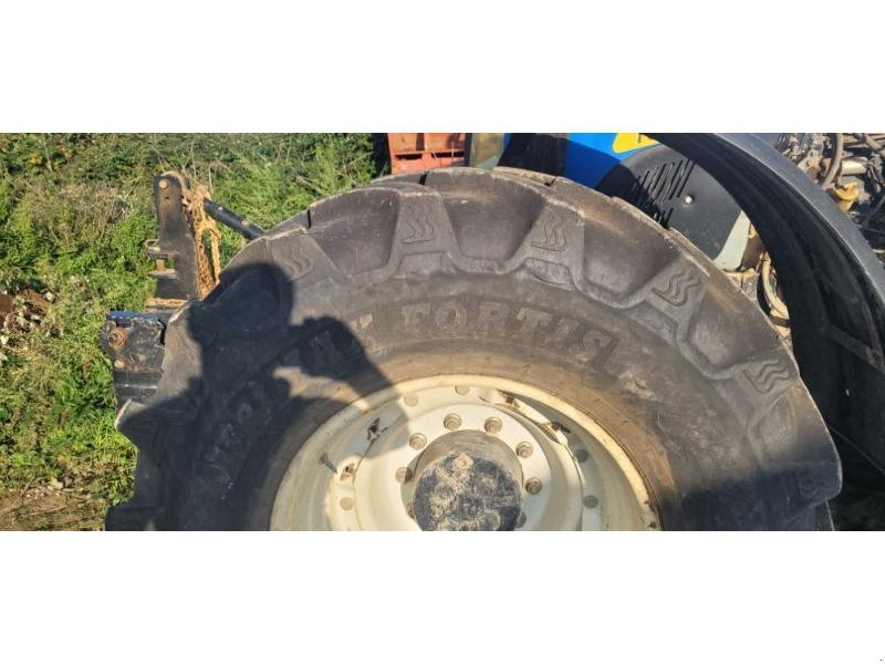 Traktor типа New Holland TG230, Gebrauchtmaschine в BRAY en Val (Фотография 10)