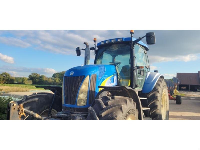 Traktor типа New Holland TG230, Gebrauchtmaschine в BRAY en Val (Фотография 1)