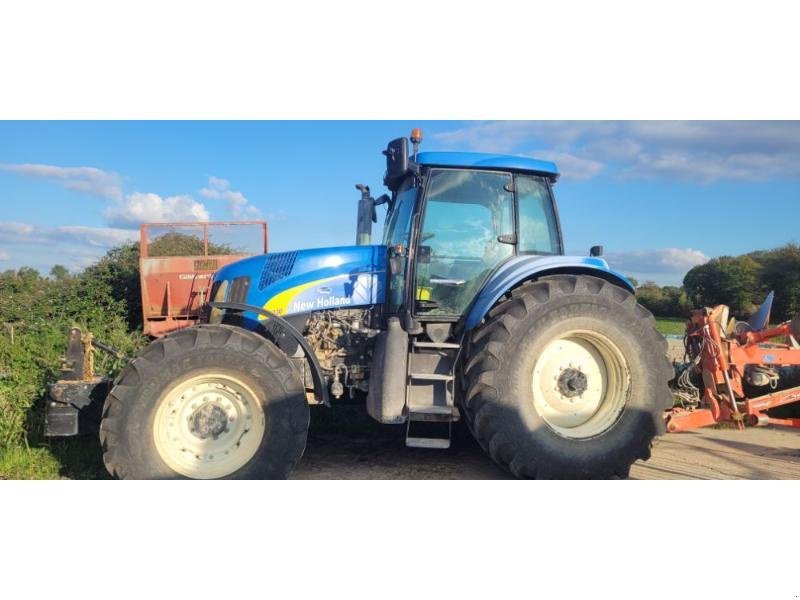 Traktor типа New Holland TG230, Gebrauchtmaschine в BRAY en Val (Фотография 2)