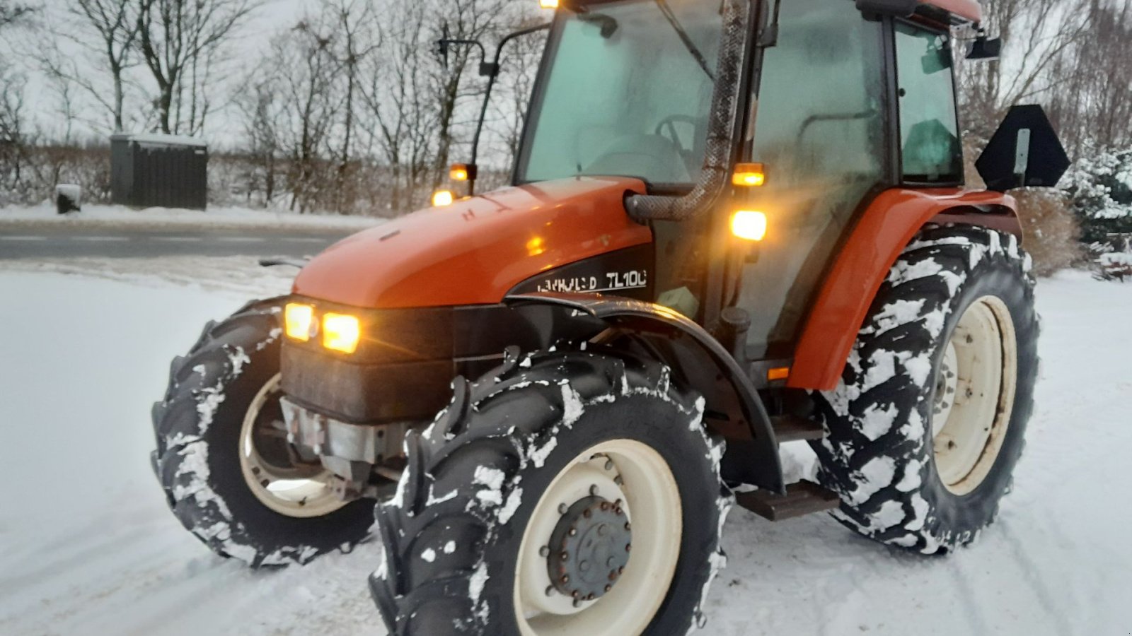 Traktor Türe ait New Holland TL 100, Gebrauchtmaschine içinde Skive (resim 1)