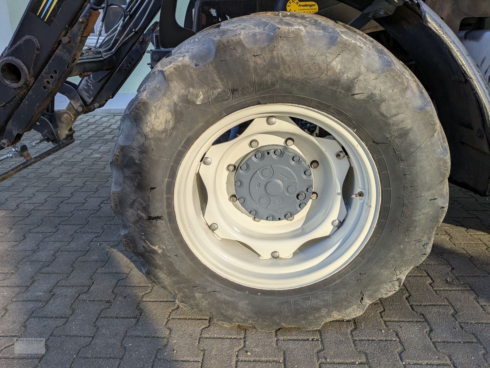 Traktor des Typs New Holland TL 100, Gebrauchtmaschine in Obing (Bild 3)