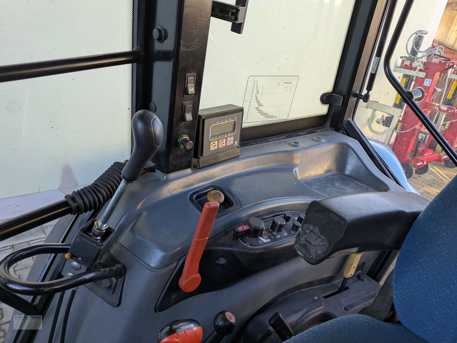 Traktor des Typs New Holland TL 100, Gebrauchtmaschine in Obing (Bild 8)