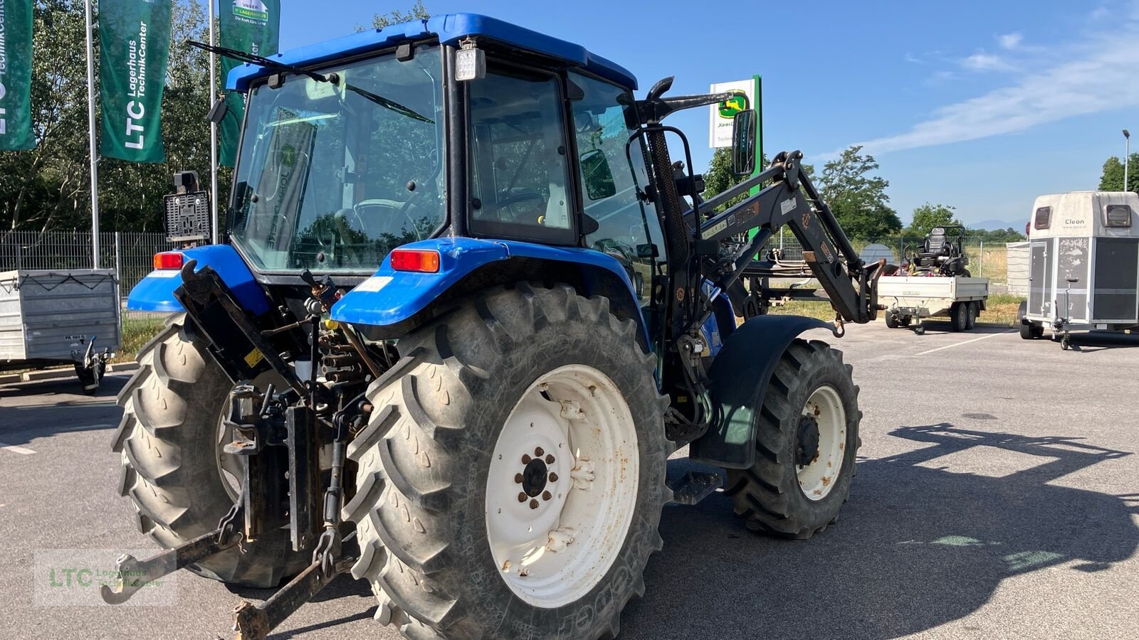 Traktor des Typs New Holland TL 80, Gebrauchtmaschine in Eggendorf (Bild 3)