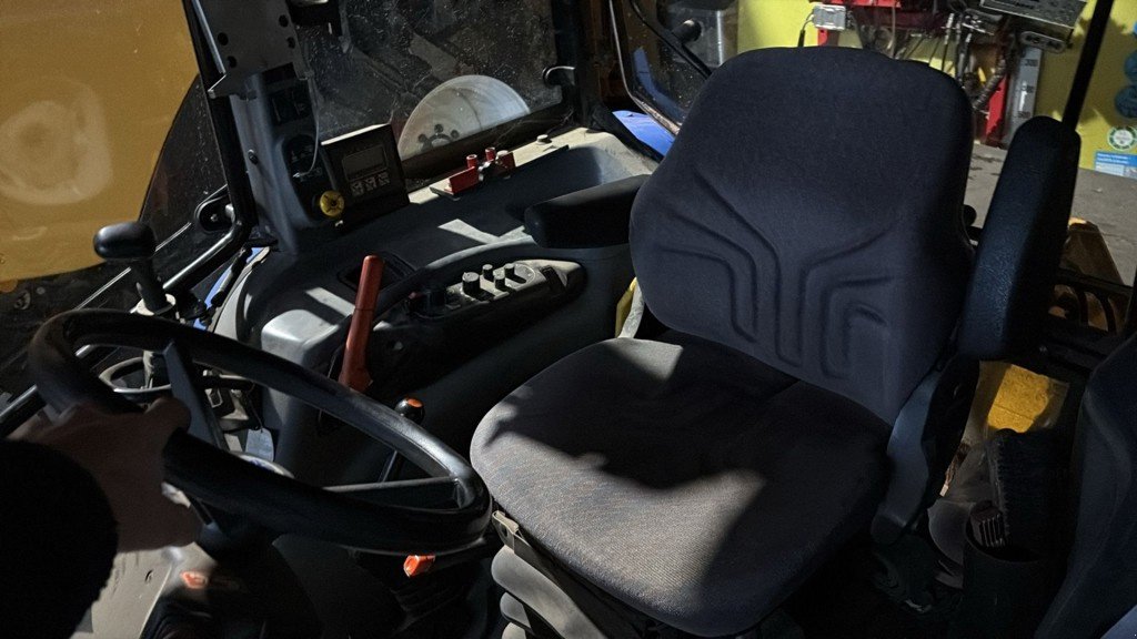 Traktor des Typs New Holland TL 90, Gebrauchtmaschine in Bertschikon (Bild 10)