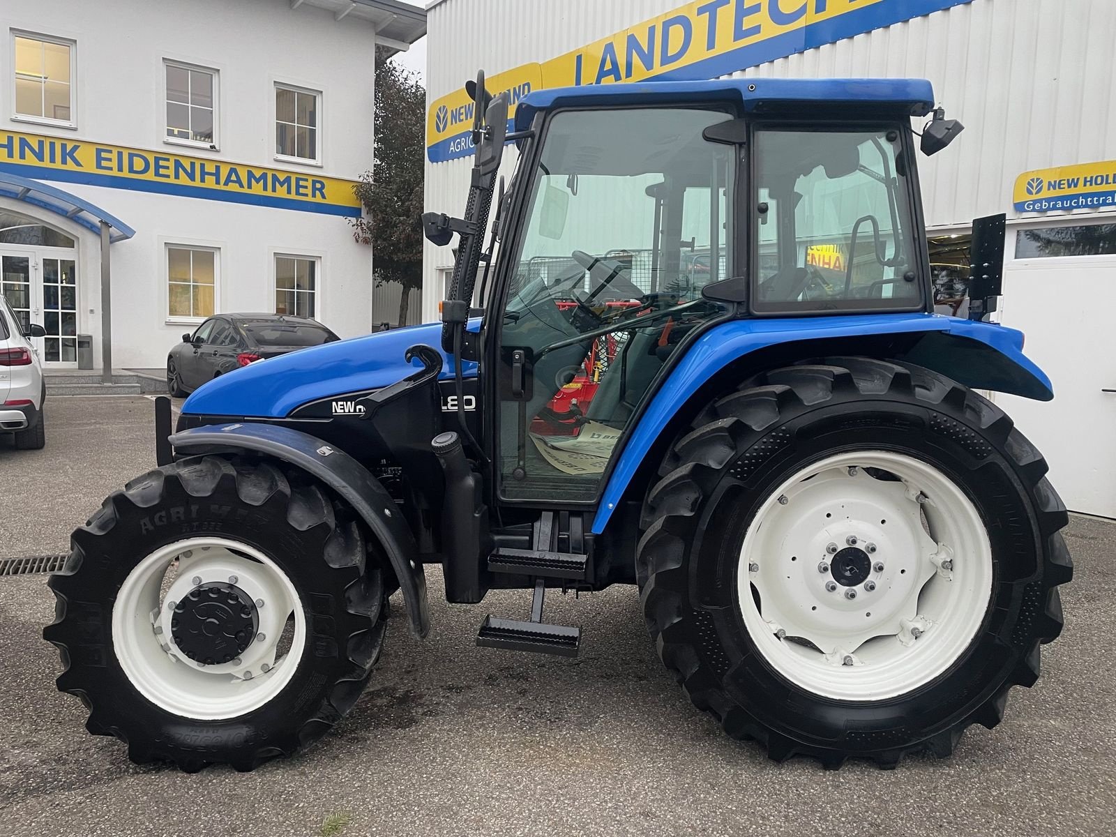Traktor типа New Holland TL80 (4WD), Gebrauchtmaschine в Burgkirchen (Фотография 2)