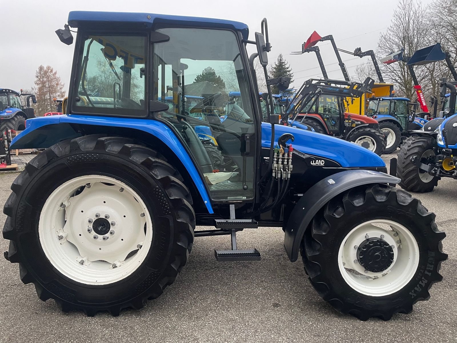 Traktor типа New Holland TL80 (4WD), Gebrauchtmaschine в Burgkirchen (Фотография 3)