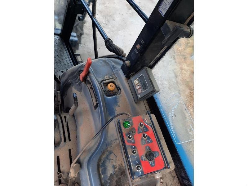 Traktor des Typs New Holland TL80, Gebrauchtmaschine in ANTIGNY (Bild 8)